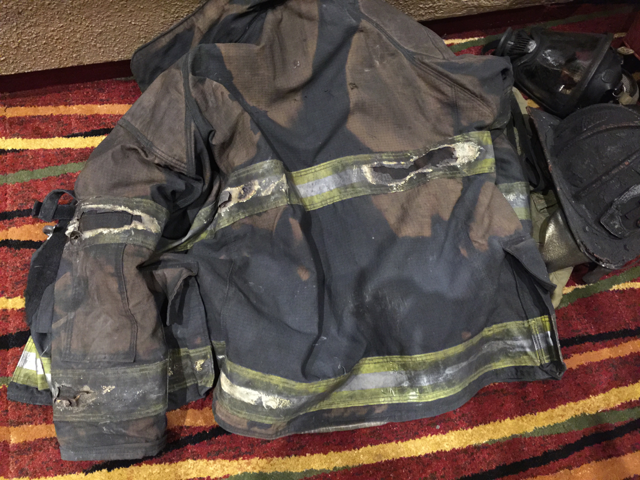 Рваная Боевая одежда пожарного